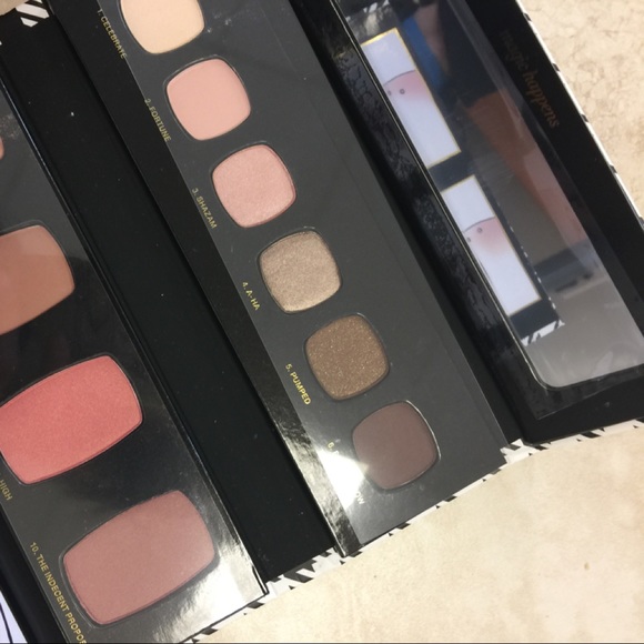 Eyeshadow and blush/ Bronzer Palette - Picture 5 of 5